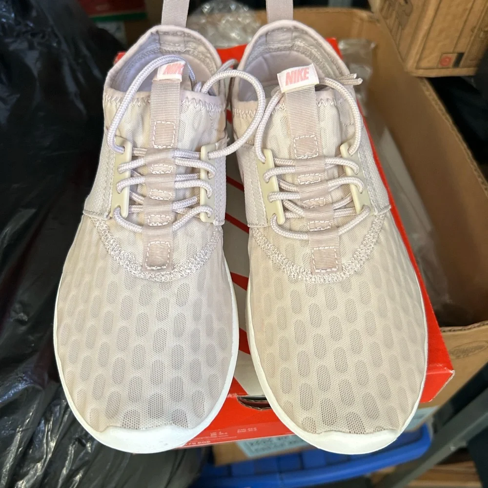 Nike Juvenate Sneakers Size 6.5 womens. NWT - Picture 3 of 4